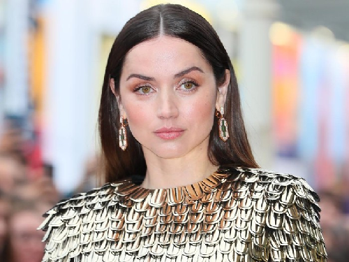 ana_de_armas_memar_memar_usai_adegan_laga_kontra_keanu_reeves