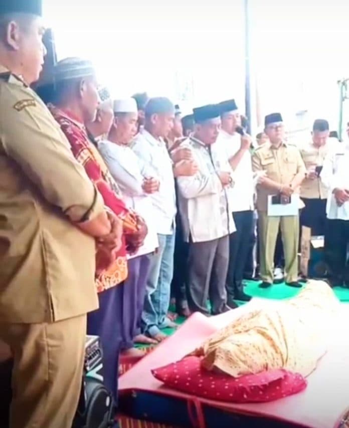 anak_kembar_tenggelam_di_waduk_tanjung_satu_ditemukan_meninggal_dan_satu_sedang_dicari