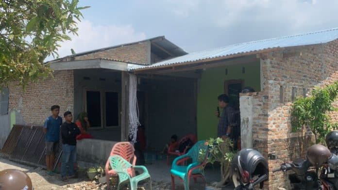 anak_korban_duga_ayahnya_diserang_preman_setempat_hingga_tewas