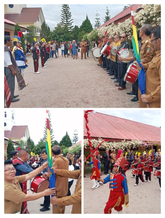 anak_perantau_beri_bantuan_drumband_ke_sdn_174552_tambunan_toba