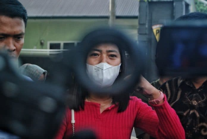 anak_sempurna_pasaribu_serahkan_barang_bukti_ke_pomdam_i_bukit_barisan