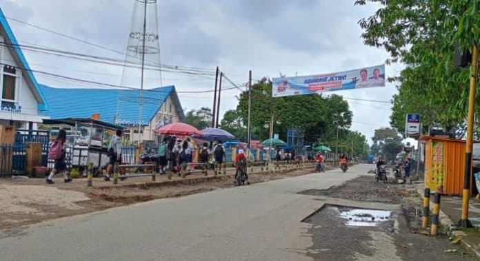 ancam_keselamatan_kerusakan_jalan_besar_gereja_nusantara_sidikalang_harus_segera_diperbaiki