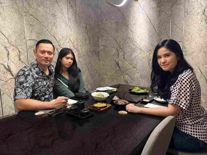 andi_arief_ahy_legowo_dan_tersenyum_melihat_sikap_politik_surya_paloh_dan_anies