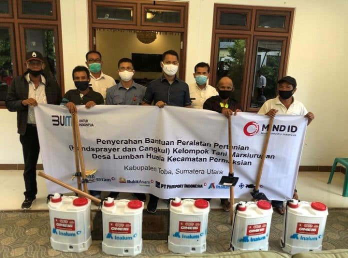 anggota_dpr_ri_bantu_petani_di_toba_seperti_ini_bantuannya