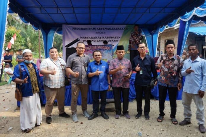 anggota_dpr_ri_sosialisasi_jamsostek_di_palas_dan_paluta_bersama_bpjs_ketenagakerjaan_padangsidimpuan_sekaligus_serahkan_santunan_jkm