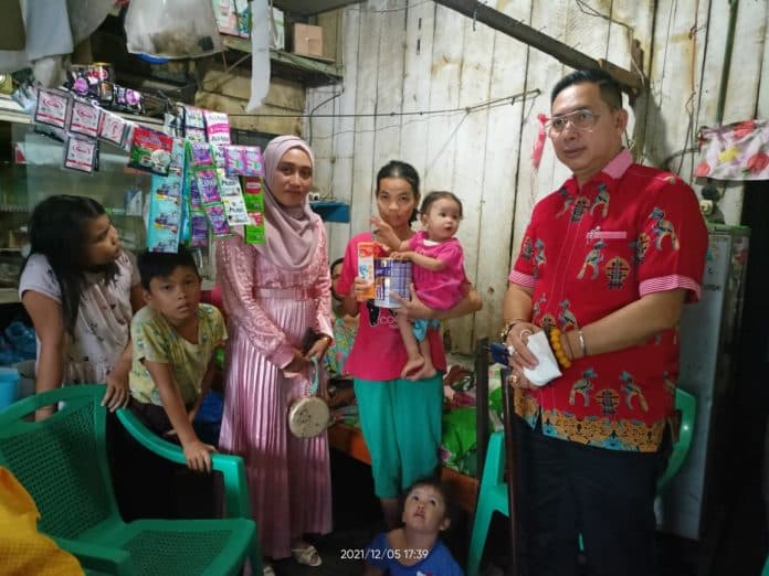 anggota_dprd_kunjungi_dua_anak_penderita_stunting_di_medan_tembung