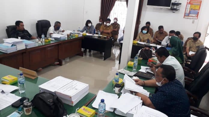 anggota_dprd_minta_dinas_pupr_tunda_rehabilitasi_kantor_kpu_siantar