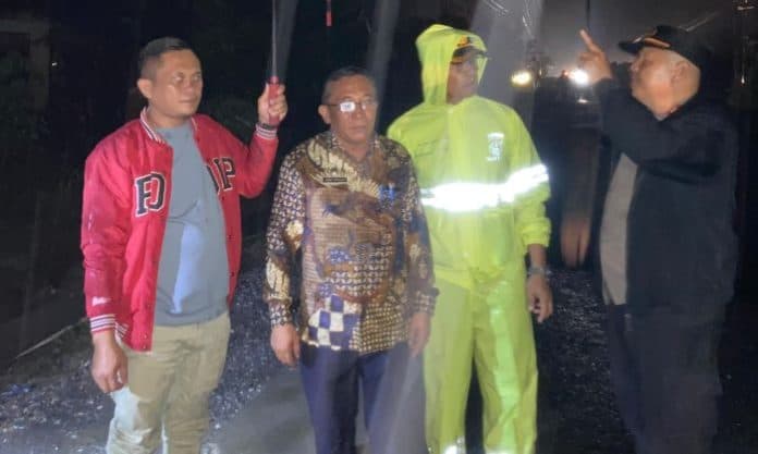 anggota_dprd_sumut_minta_seluruh_pihak_terkait_koordinasi_tangani_jalan_putus_di_dairi