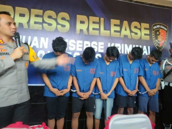 anggota_geng_motor_mafia_bangladesh_ditangkap_usai_rusak_kantor_pemerintah_di_kisaran