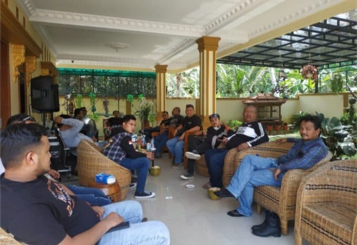 anggota_hdci_berkunjung_ke_galang_lihat_pembibitan_bunga_sakura