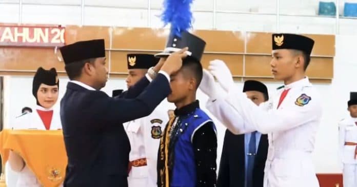 anggota_paskibraka_dan_korps_musik_tebing_tinggi_dikukuhkan