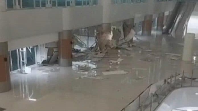 angin_kencang_hantam_bandara_kertajati_dinding_gymsum_jebol