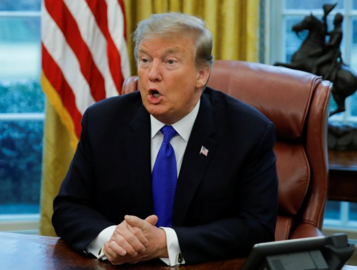 angka_pengangguran_tinggi_trump_perpanjang_larangan_pendatang_ke_as_hingga_akhir_2020