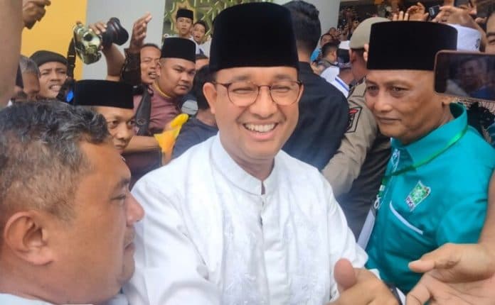 anies_baswedan_disambut_ribuan_warga_asahan_di_masjid_agung_achmad_bakrie