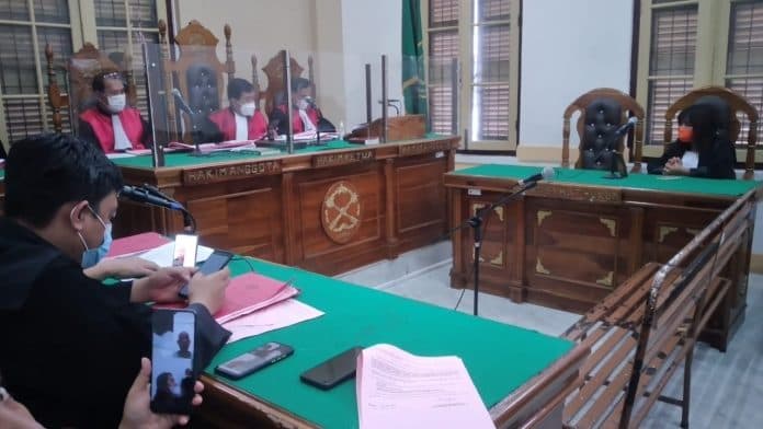antar_sabu_10_gram_2_pedagang_asongan_dihukum_masing_masing_9_tahun_penjara