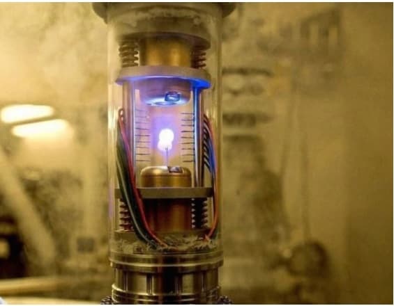 antimateri_benda_termahal_di_dunia_harganya_rp925000_t_per_gram