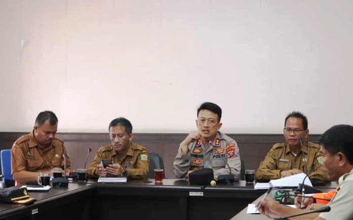 antisipasi_karhutla_pemkab_pakpak_bharat_gelar_rakor_bersama_satgas_pengendalian