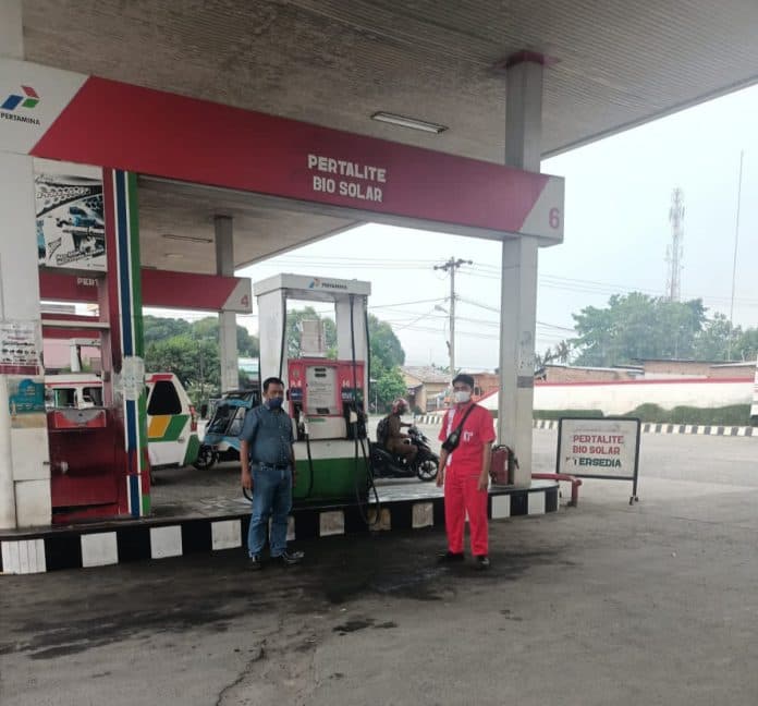 antisipasi_kelangkaan_solar_polsek_firdaus_monitoring_di_spbu