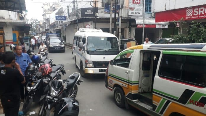 antisipasi_kemacetan_arus_mudik_arus_lalin_jalan_cipto_siantar_dialihkan