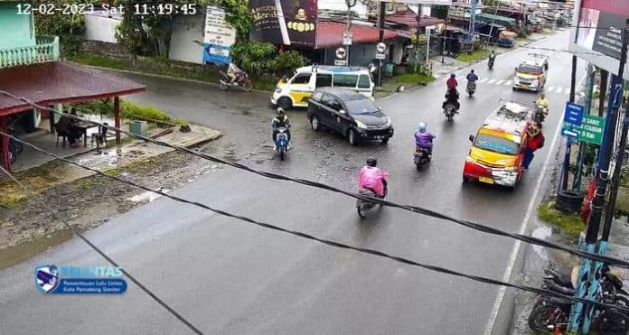 antisipasi_kemacetan_jelang_nataru_polres_siantar_terapkan_rekayasa_lalu_lintas