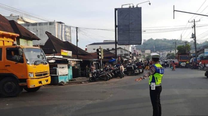 antisipasi_kemacetan_satlantas_polres_padangsidimpuan_terapkan_strong_point