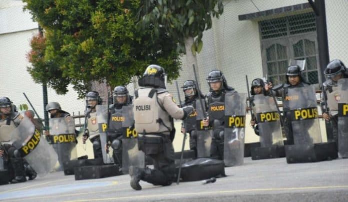antisipasi_kerusuhan_pilkada_serentak_polres_samosir_gelar_latihan_dalmas
