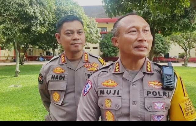 antisipasi_longsor_susulan_personel_kepolisian_disiagakan_di_jalur_alternatif_medan_berastagi