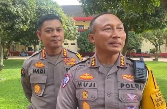 antisipasi_longsor_susulan_polisi_lakukan_patroli_rutin_di_tikungan_tirtanadi_sembahe