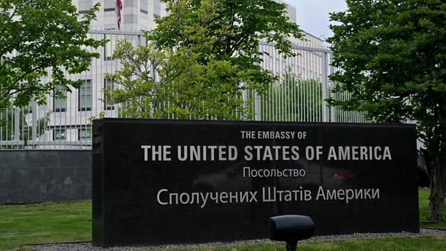 antisipasi_serangan_udara_rusia_kedubes_as_di_ukraina_tutup