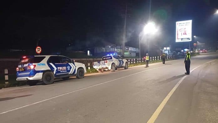 antisipasi_tindak_kriminal_dan_balap_liar_sabtu_malam_polres_simalungun_lakukan_patroli_skala_besar