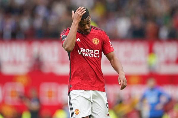 antony_martial_diperintahkan_latihan_terpisah