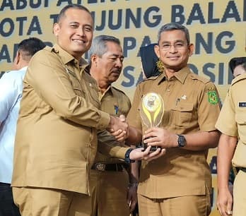 anugerah_keterbukaan_informasi_publik_medan_masuk_kategori_informatif
