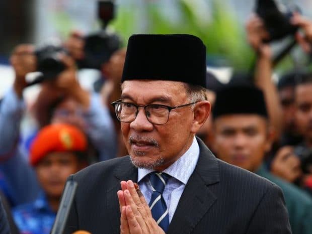 anwar_ibrahim_jadi_perdana_menteri_malaysia_ke_10