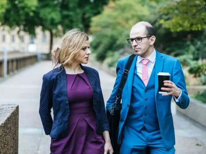 apakah_anda_memiliki_musuh_di_tempat_kerja_ini_tandanya