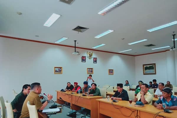 apara_sampaikan_10_aspirasi_reforma_agraria_di_dprd_sumut