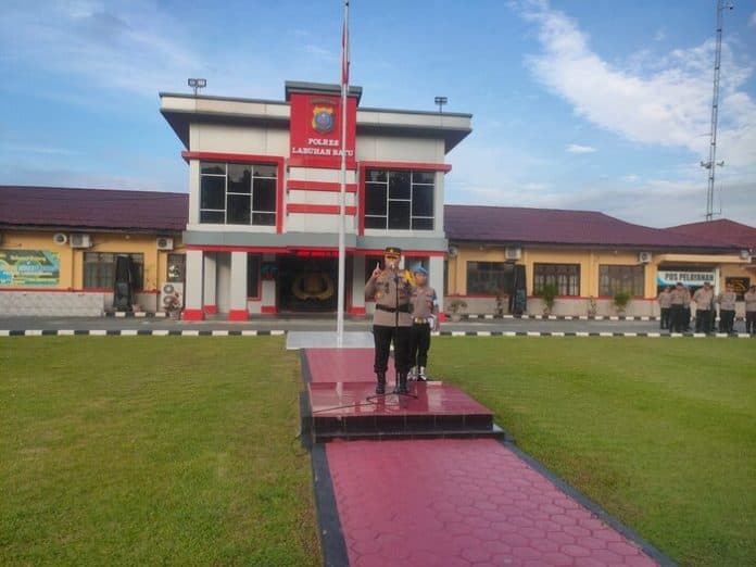 apel_perdana_akbp_bernhard_ajak_personel_budayakan_disiplin