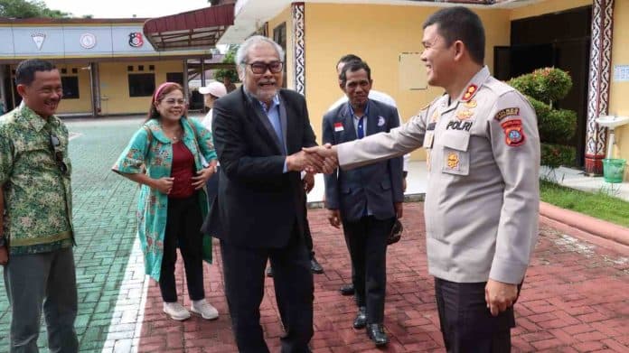 arist_merdeka_sirait_apresiasi_kinerja_polres_simalungun_kapolres_kasus_anak_sudah_menjadi_prioritas
