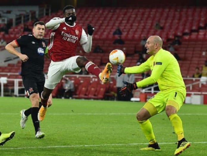 arsenal_libas_dundalk_3_0_sekaligus_gusur_molde_pimpin_grup_b