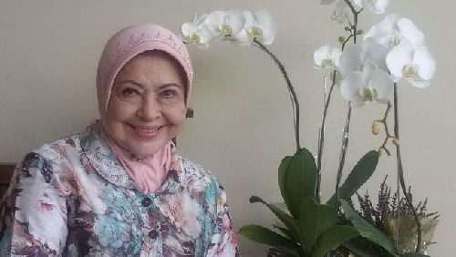 artis_senior_mieke_wijaya_dimakamkan_satu_liang_dengan_suami