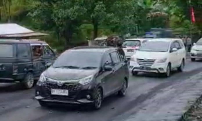 arus_lalu_lintas_medan_tanah_karo_di_depan_bumi_perkemahan_sibolangit_kembali_normal