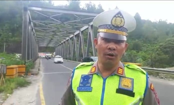 arus_mudik_padat_ramai_kenderaan_polantas_polres_dairi_patroli