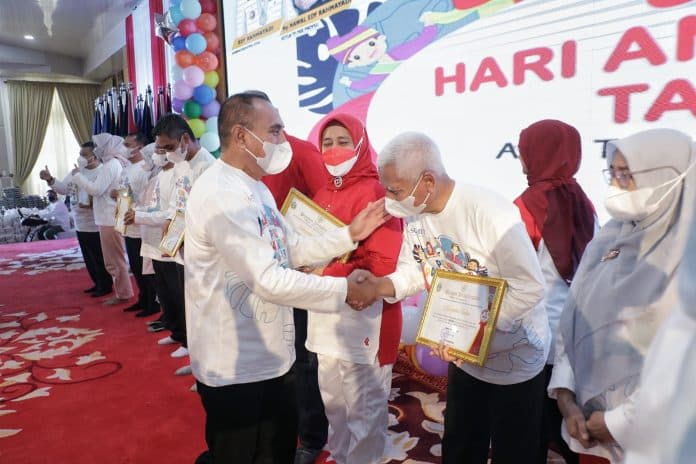 asahan_terima_penghargaan_kabupaten_layak_anak