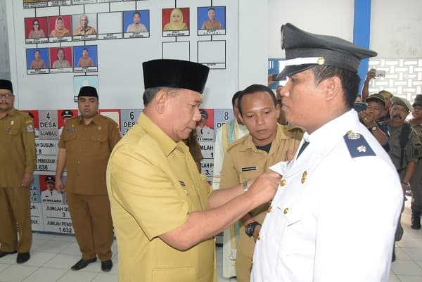 ashari_tambunan_lantik_kepala_desa_lau_rampak