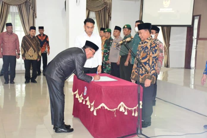 ashari_tambunan_lantik_pengurus_baznas_deli_serdang_periode_2022_2027