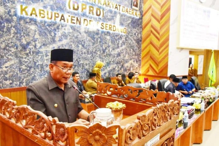 ashari_tambunan_sampaikan_rapbd_deli_serdang_ta_2023_rp43_triliun