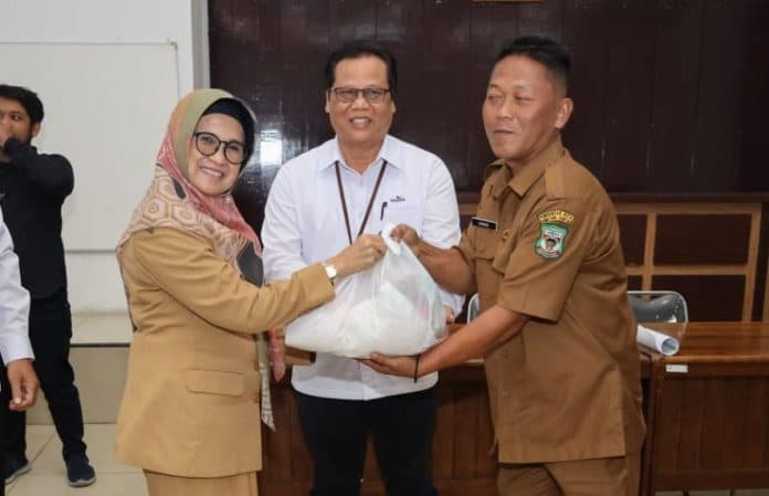 asn_golongan_i_dan_ii_sekretariat_daerah_kota_siantar_akhirnya_terima_paket_lebaran