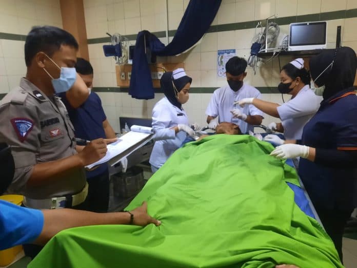 asn_pemkab_deli_serdang_tewas_disenggol_bus_als_di_depan_brimob