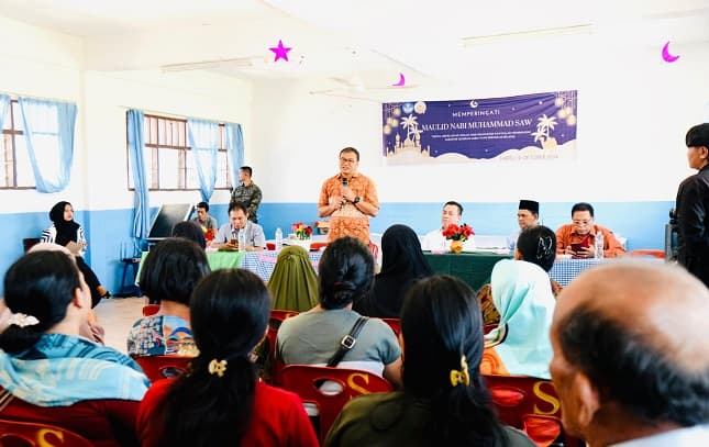 asri_ludin_tambunan_beri_motivasi_dan_perkenalkan_program_indonesia_pintar