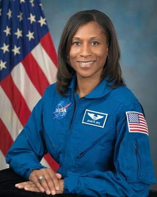 astronot_wanita_kulit_hitam_pertama_bergabung_di_misi_luar_angkasa_nasa