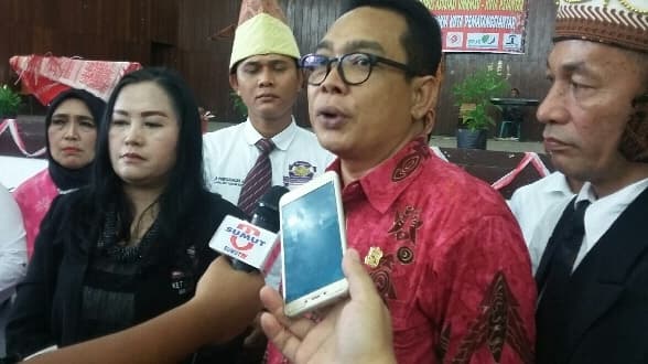 astronout_minta_pemko_siantar_tiru_papua_asn_berpakaian_batik_batak_sehari_dalam_seminggu